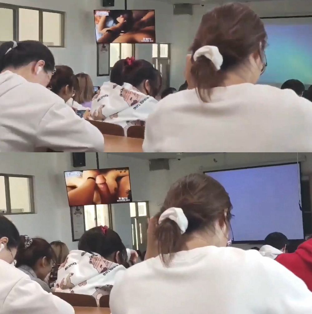 대학 교실 에 성인 영 화 를 잘못 놓다.